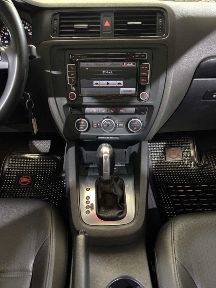 Volkswagen Vento 2.5 Luxury AT — foto 9