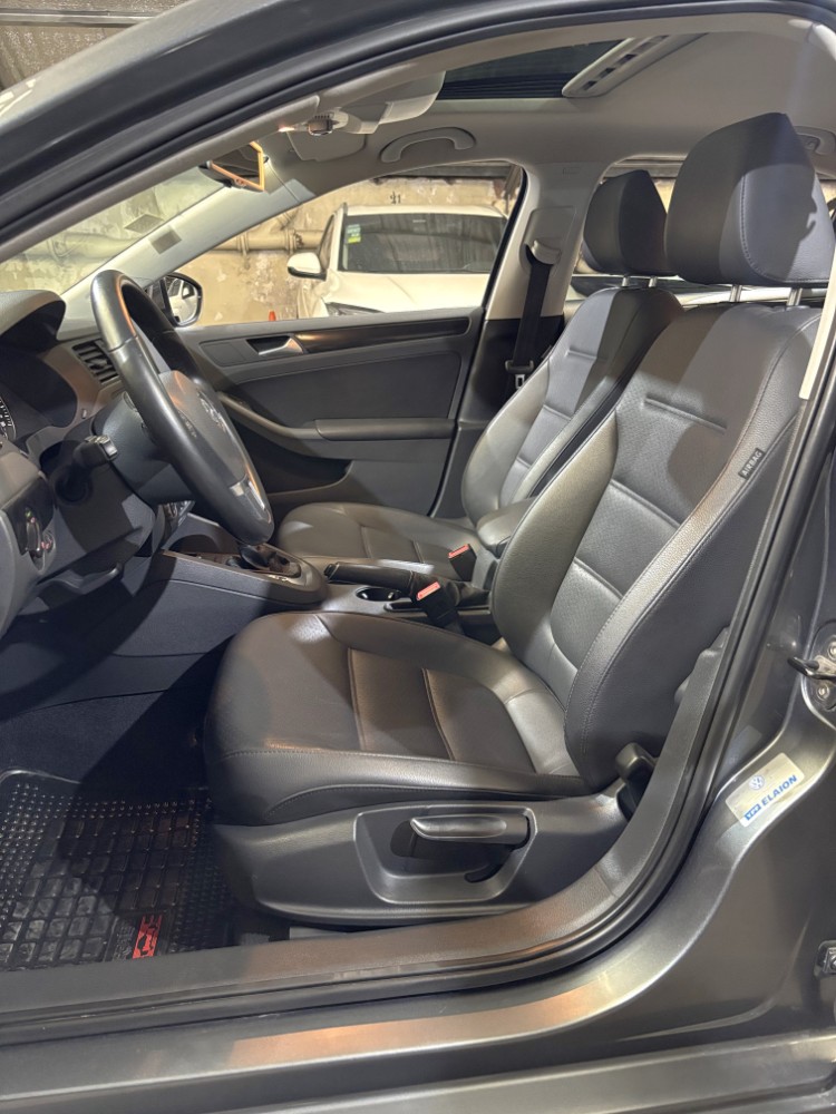 Volkswagen Vento 2.5 Luxury AT — foto 12