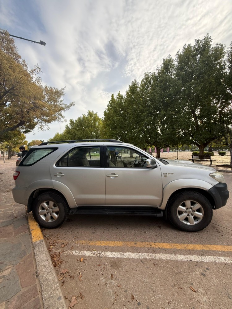Toyota SW4 SRV 4x4 AT — foto 2
