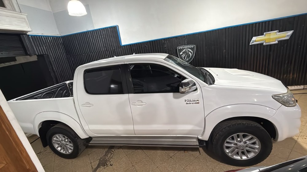 Toyota Hilux SRV — foto 2