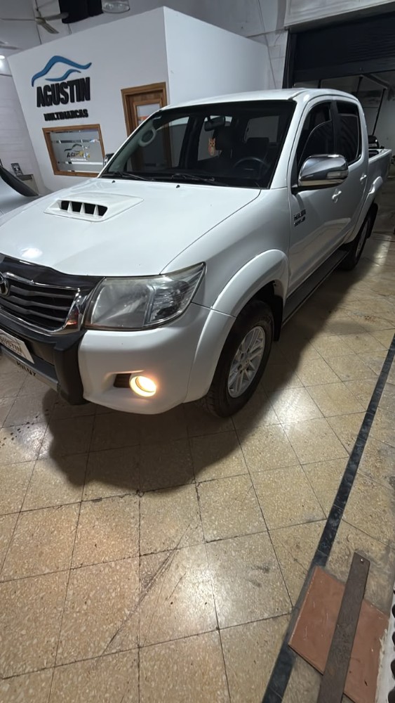 Toyota Hilux SRV — foto 8