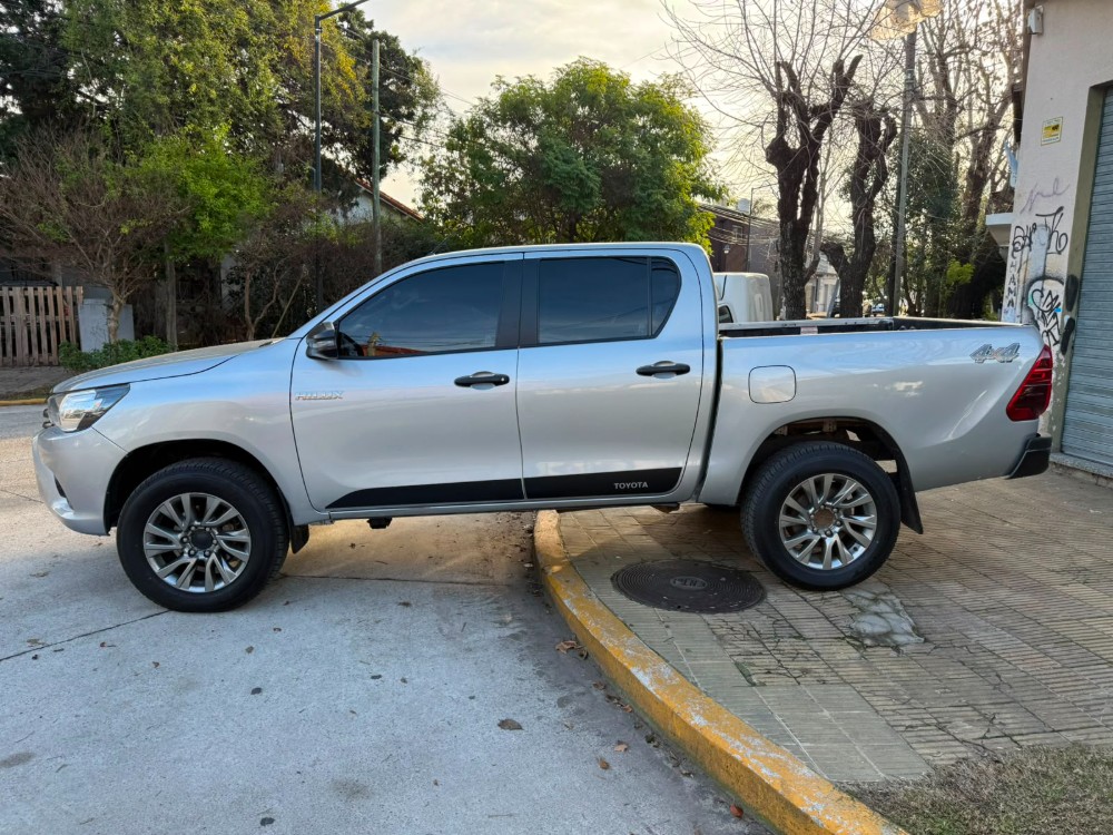 Toyota Hilux 4X4 DC DX 2.4L TDI 6 MT — foto 2