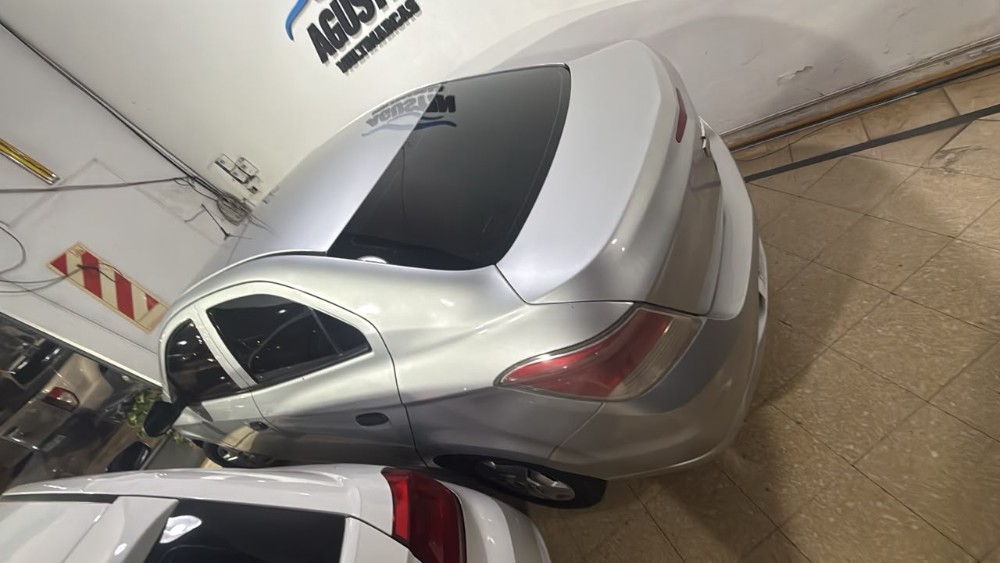 Chevrolet Onix Joy + — foto 3
