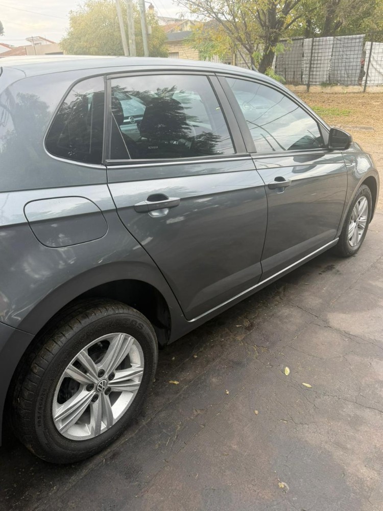 Volkswagen POLO 1.6 MSI CONFORTLINE — foto 2
