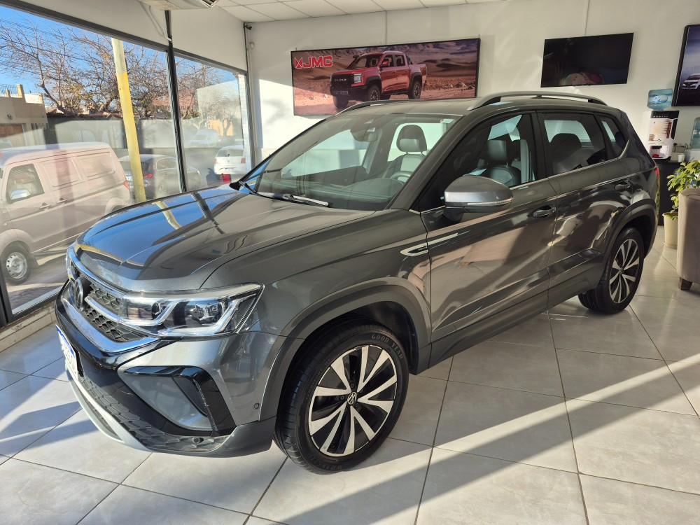 Volkswagen Taos Highline 250 TSI AT