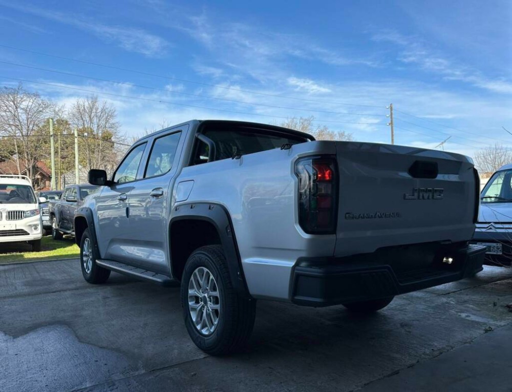 JMC GRAND AVENUE GL 2.3 TURBO NAFTA 4X2 — foto 5