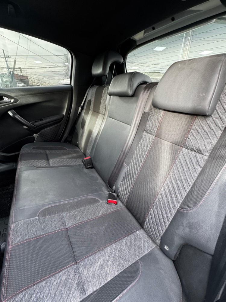 Peugeot 208 GT Line — foto 2