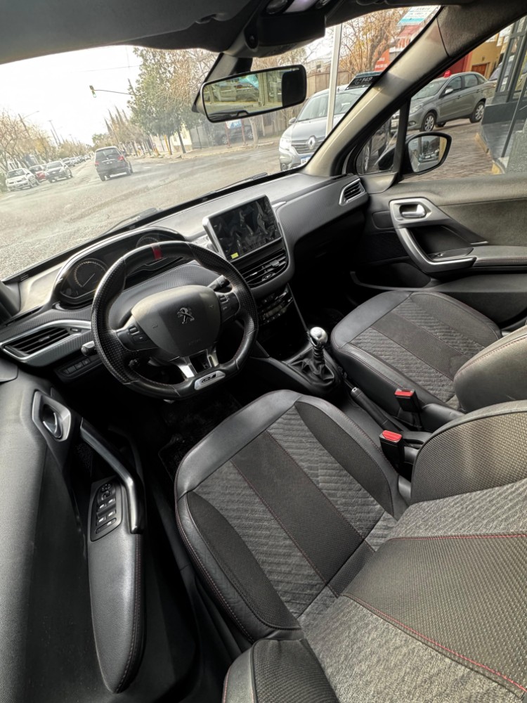 Peugeot 208 GT Line — foto 4