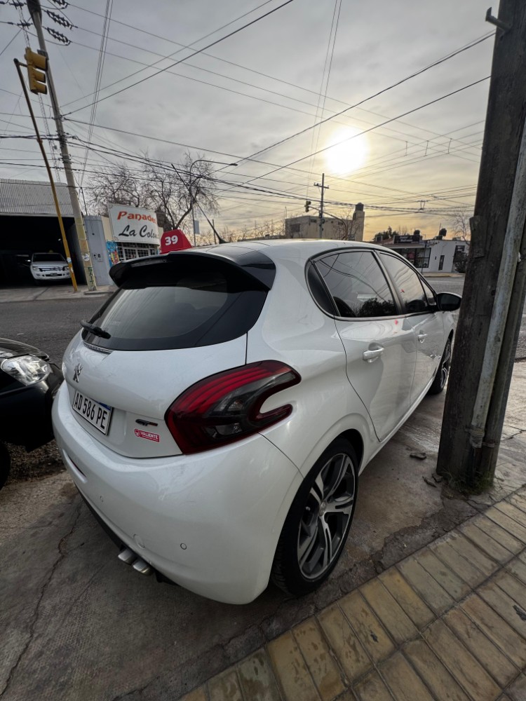 Peugeot 208 GT Line — foto 5
