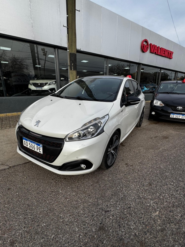 Peugeot 208 GT Line — foto 6