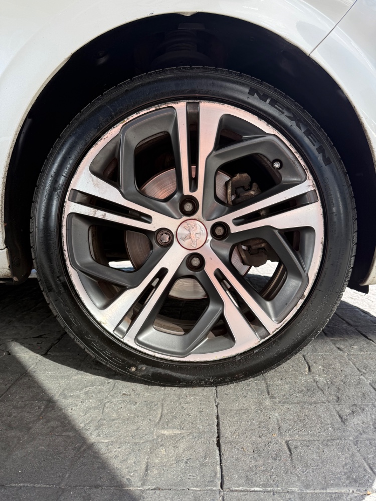 Peugeot 208 Gt 1.6 thp — foto 12