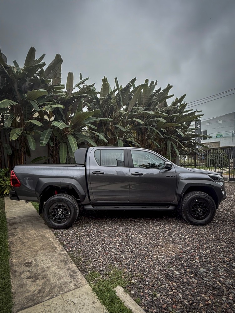 Toyota HILUX GR — foto 11