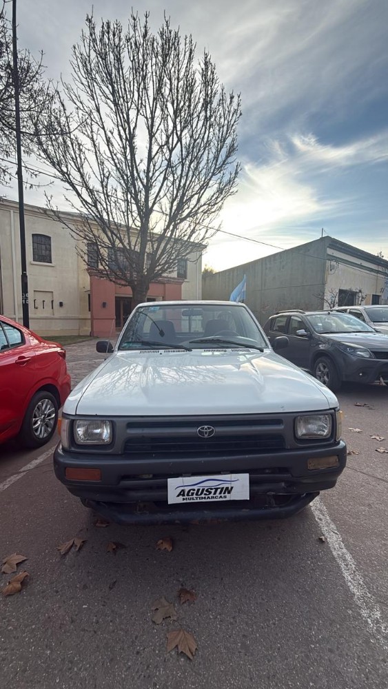 Toyota Hilux STD — foto 4