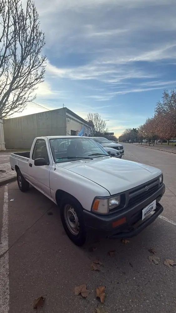 Toyota Hilux STD