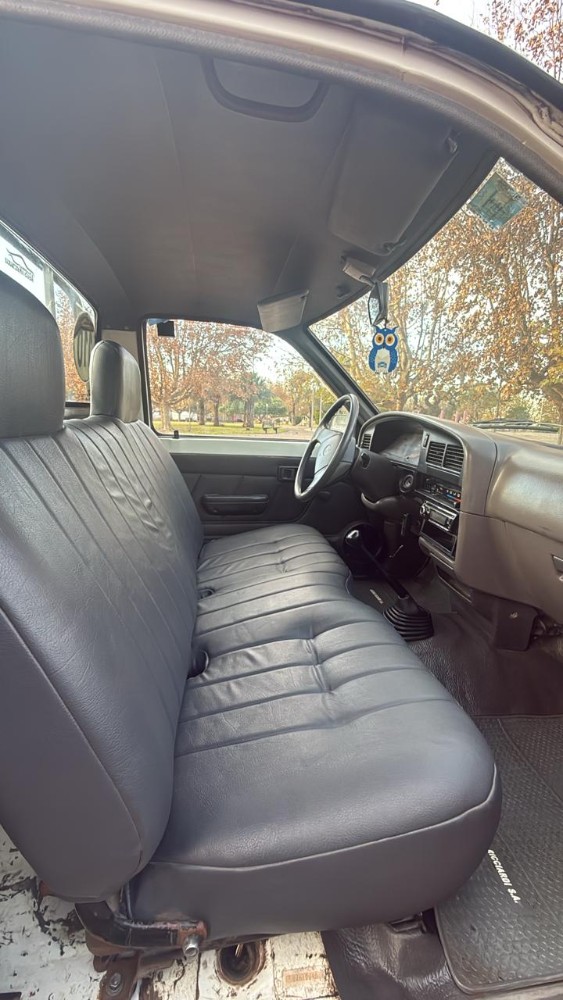 Toyota Hilux STD — foto 6