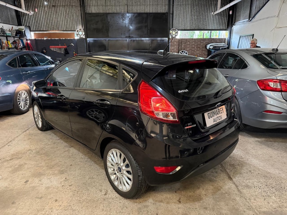 Ford Fiesta Kinetic 1.6 Se Plus Powershift 120cv — foto 2