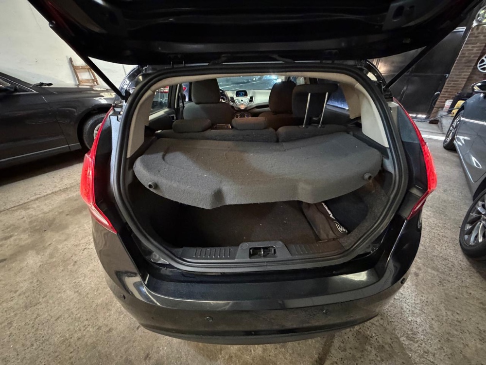 Ford Fiesta Kinetic 1.6 Se Plus Powershift 120cv — foto 5