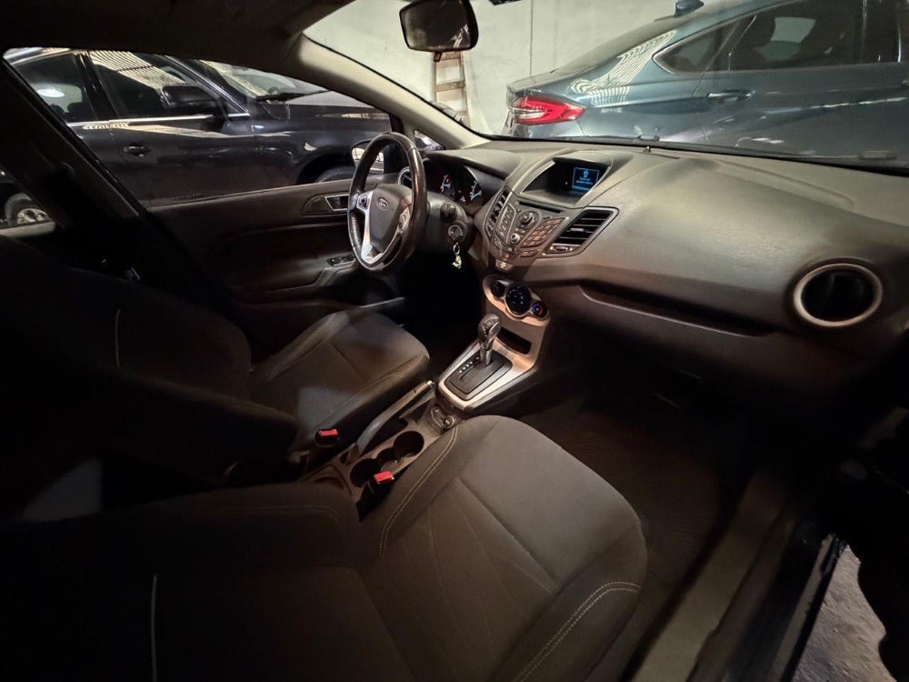 Ford Fiesta Kinetic 1.6 Se Plus Powershift 120cv — foto 6