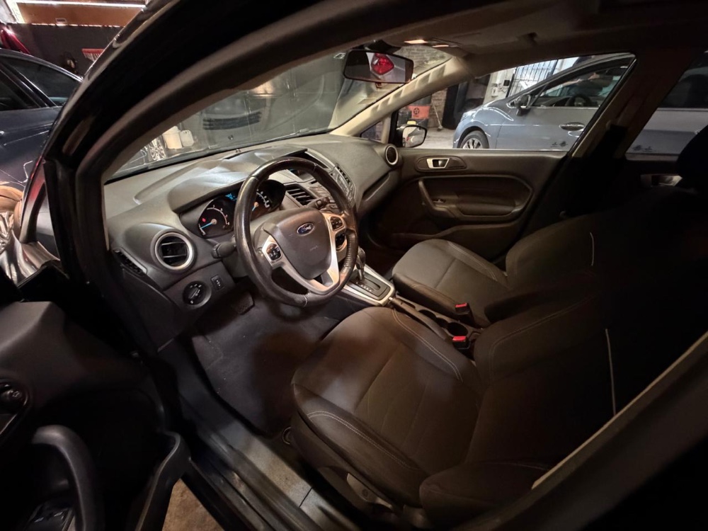 Ford Fiesta Kinetic 1.6 Se Plus Powershift 120cv — foto 8