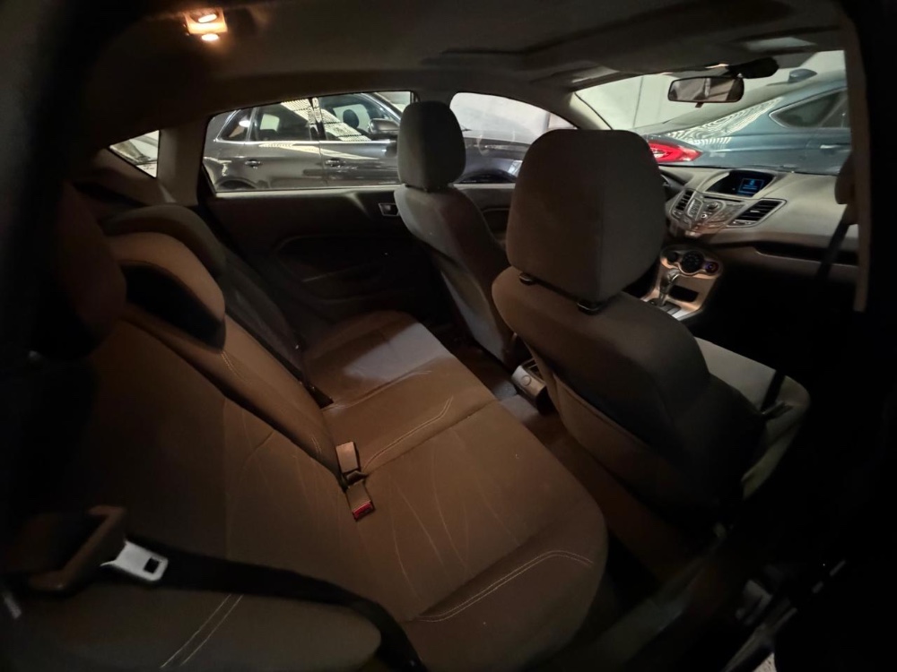 Ford Fiesta Kinetic 1.6 Se Plus Powershift 120cv — foto 10
