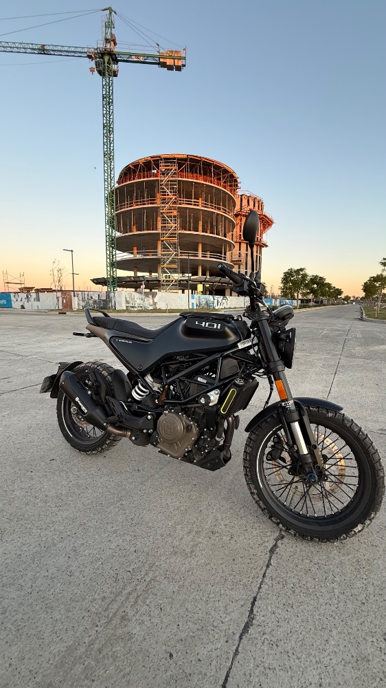 Husqvarna Svartpilen 401 — foto 2