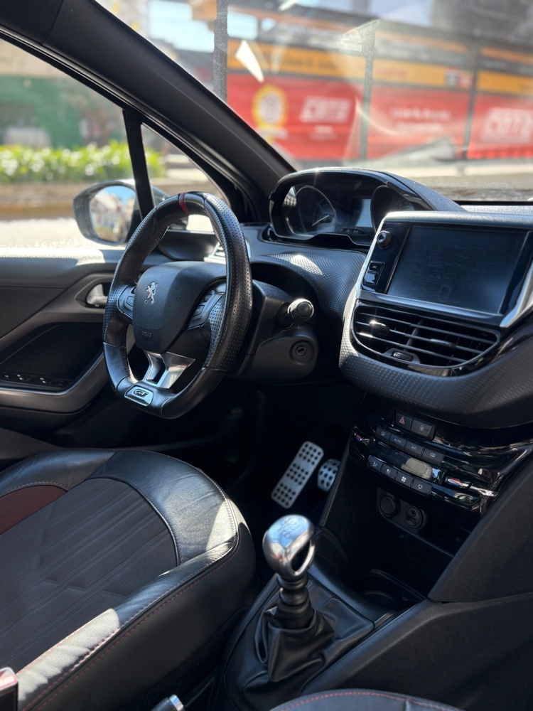 Peugeot 208 GT 1.6 Thp  — foto 10