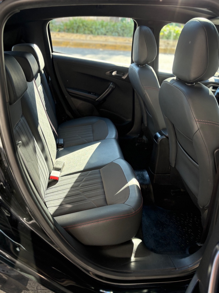 Peugeot 208 GT 1.6 Thp  — foto 11