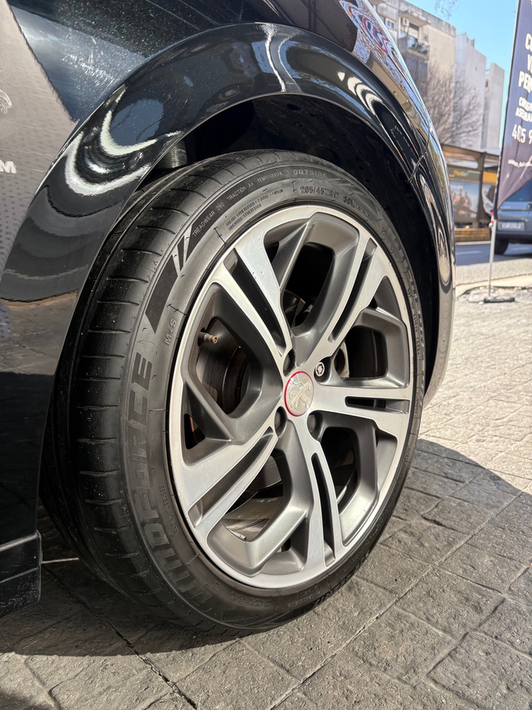 Peugeot 208 GT 1.6 Thp  — foto 13