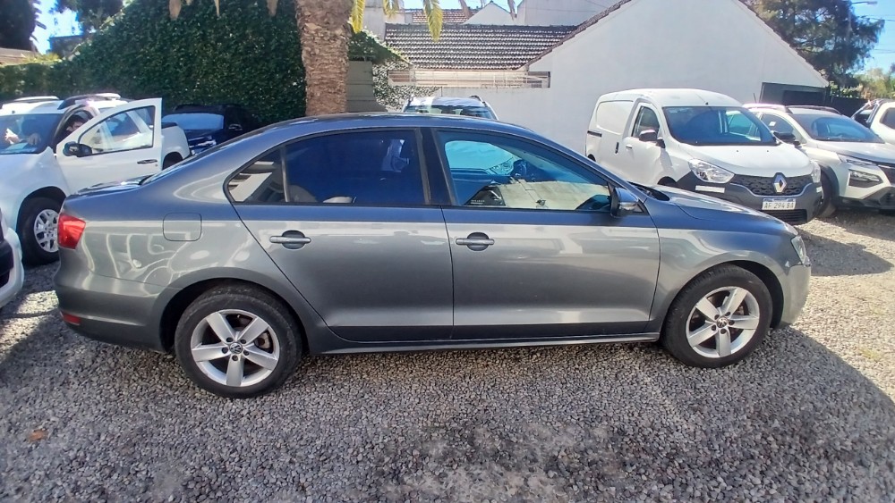 Volkswagen Vento Luxury — foto 8