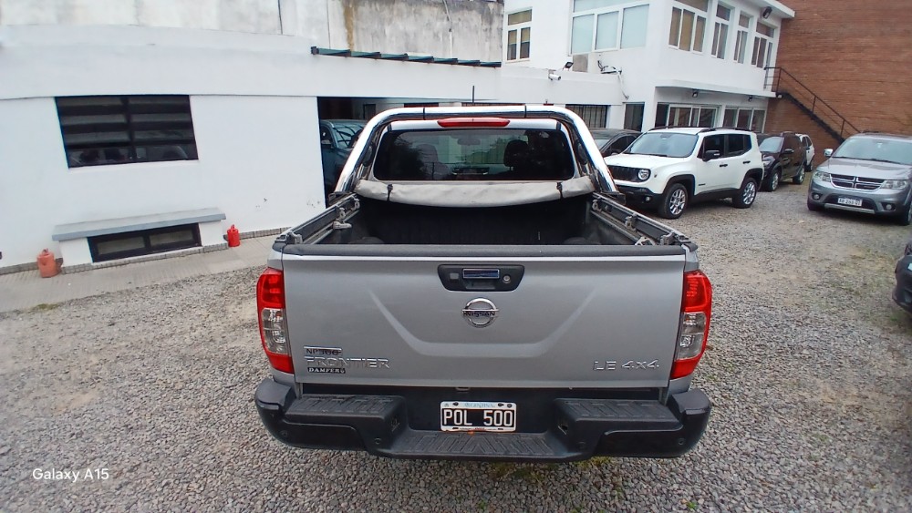 Nissan Frontier  LE  — foto 2