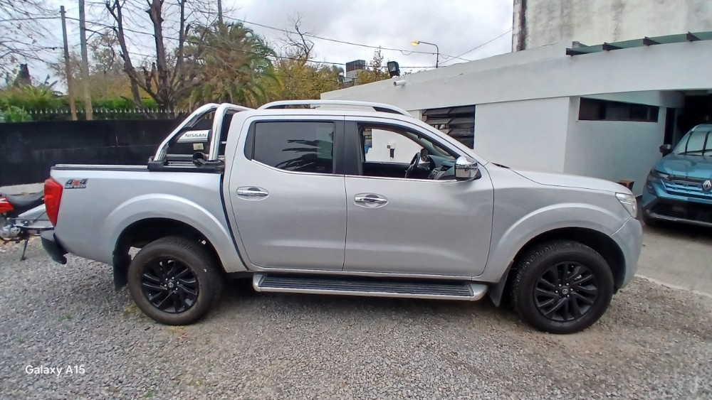 Nissan Frontier  LE  — foto 4