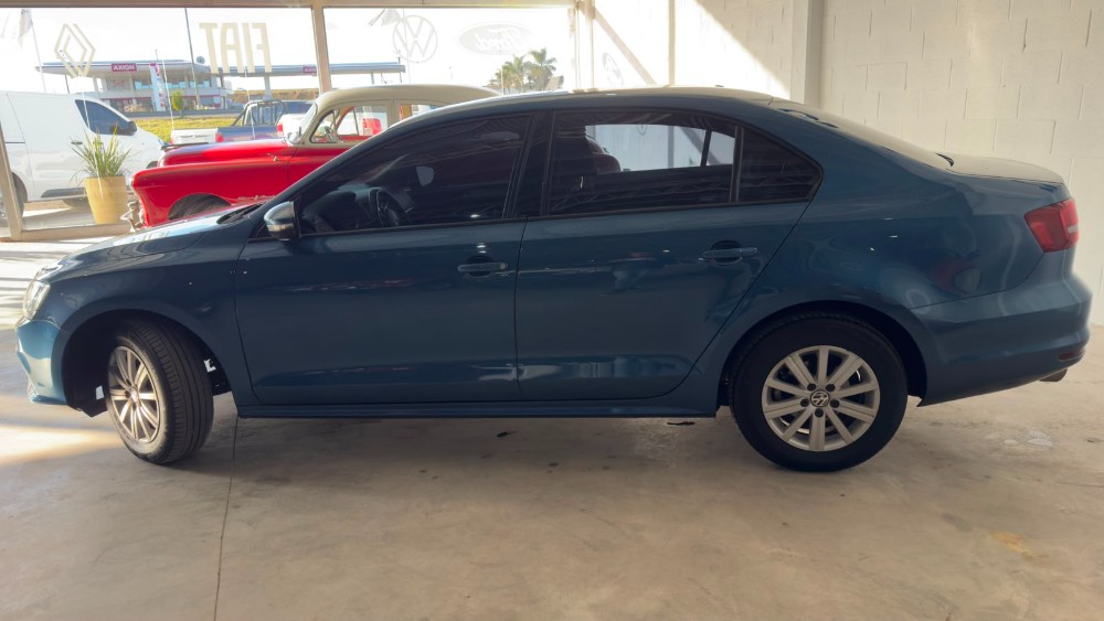 Volkswagen VENTO ADVANCE 2.0 MT — foto 5