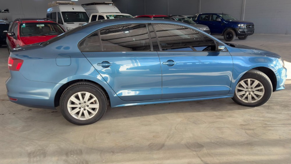 Volkswagen VENTO ADVANCE 2.0 MT — foto 7