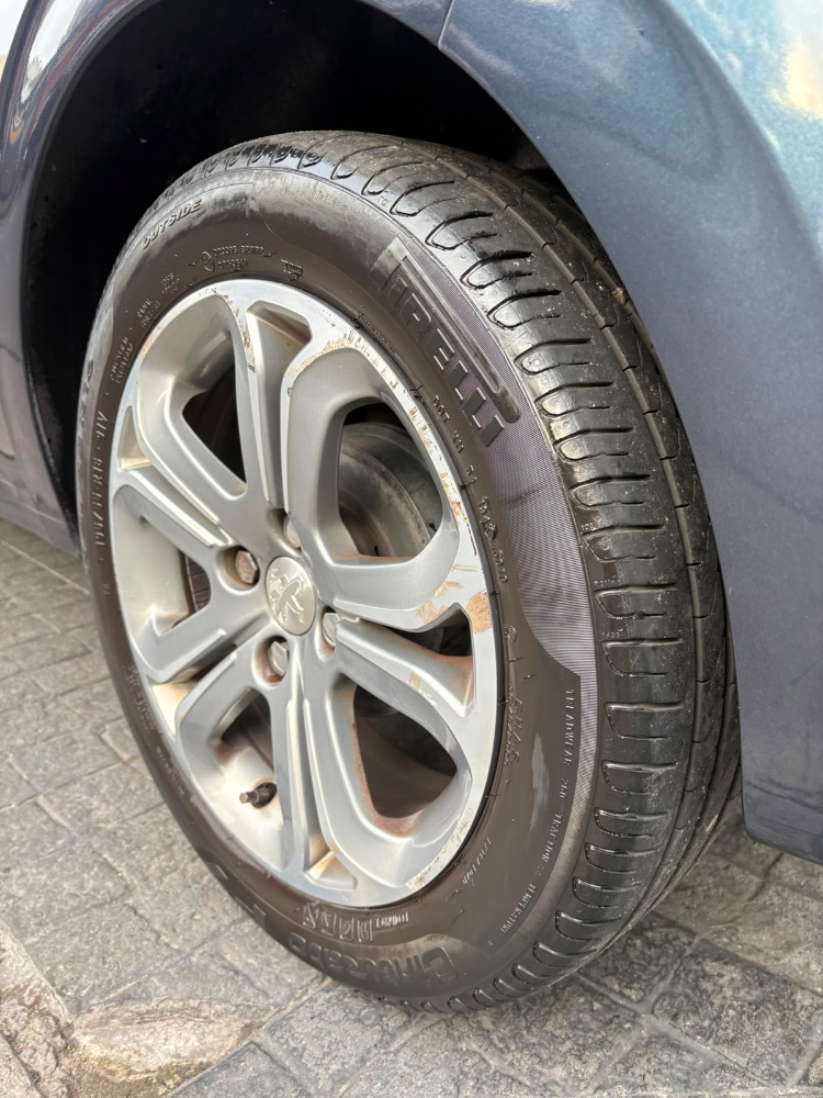Peugeot 208 Feline 1.6 N pack cuir  — foto 17