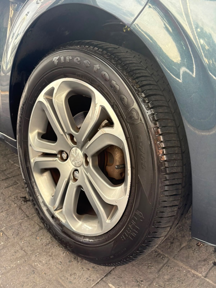 Peugeot 208 Feline 1.6 N pack cuir  — foto 18