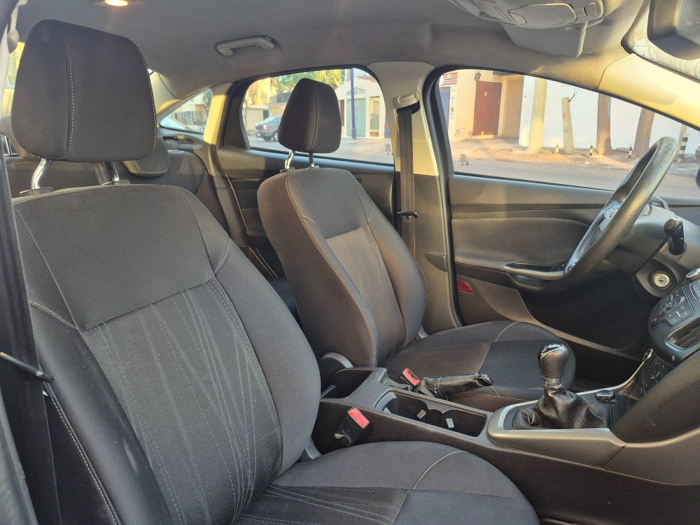 Ford Focus S — foto 9