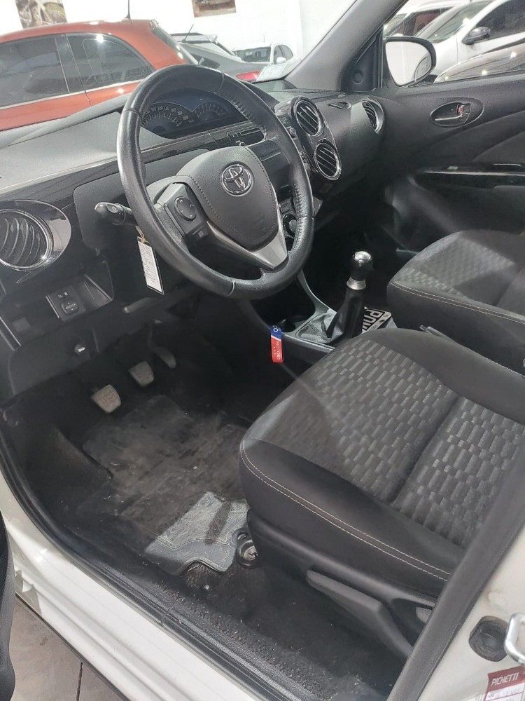 Toyota ETIOS CROSS  — foto 2