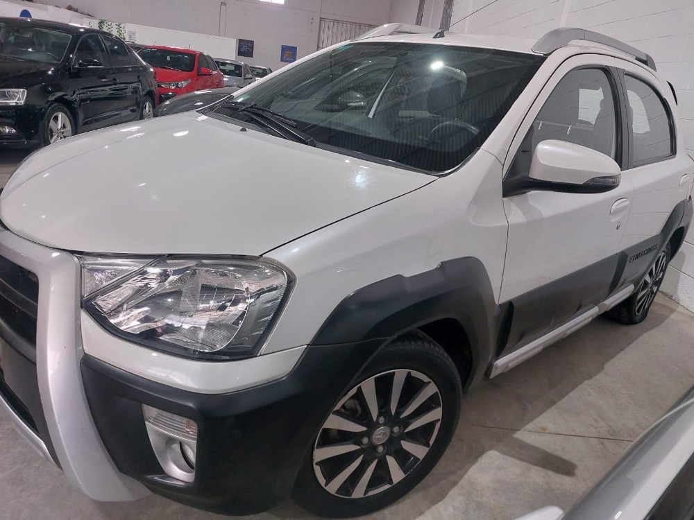 Toyota ETIOS CROSS  — foto 4