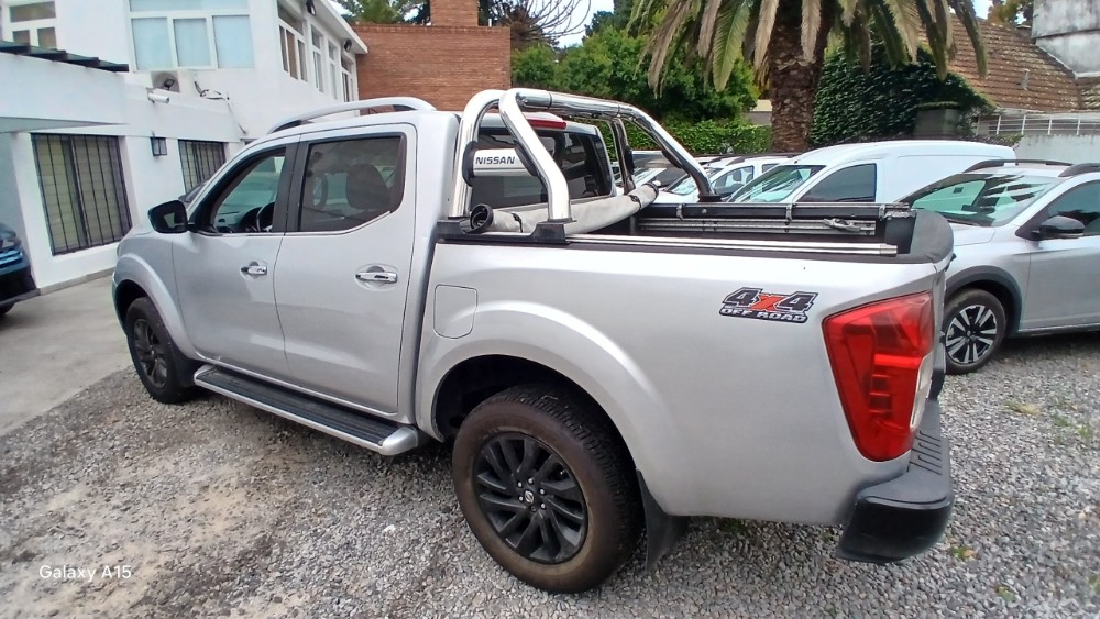 Nissan Frontier LE  LE  — foto 8