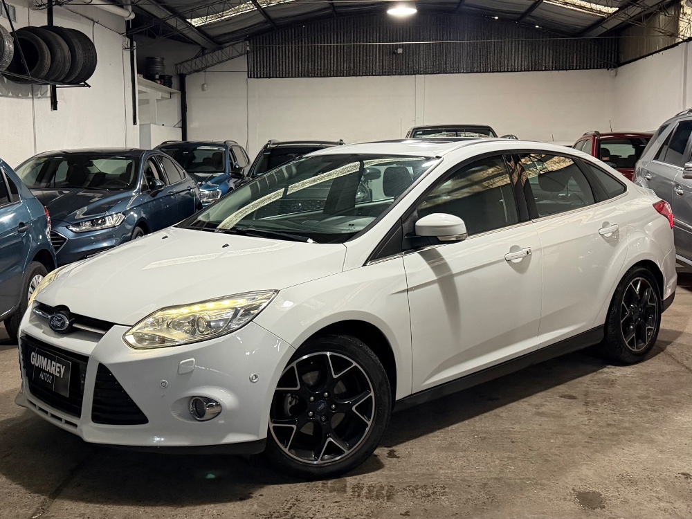 Ford Focus TITANIUM 2.0 AT