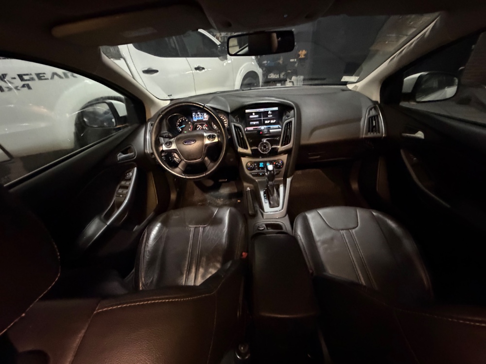 Ford Focus TITANIUM 2.0 AT — foto 5