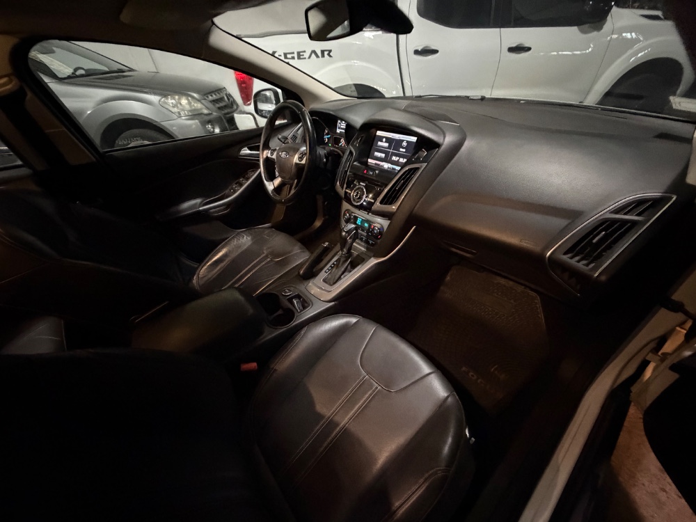 Ford Focus TITANIUM 2.0 AT — foto 6