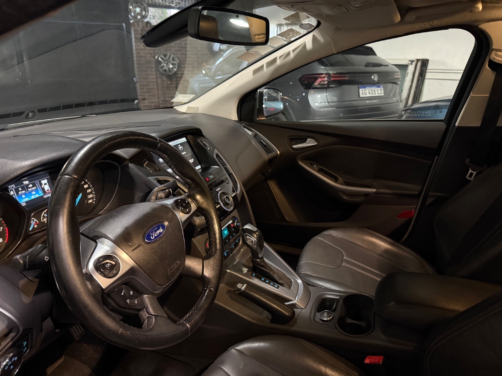 Ford Focus TITANIUM 2.0 AT — foto 10