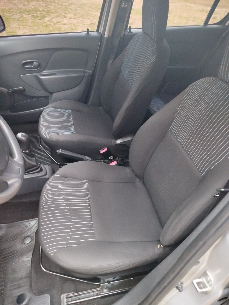 Renault Sandero Expression — foto 12