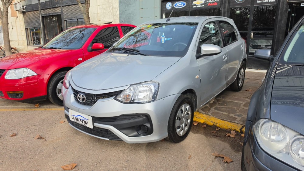 Toyota Etios XS — foto 2