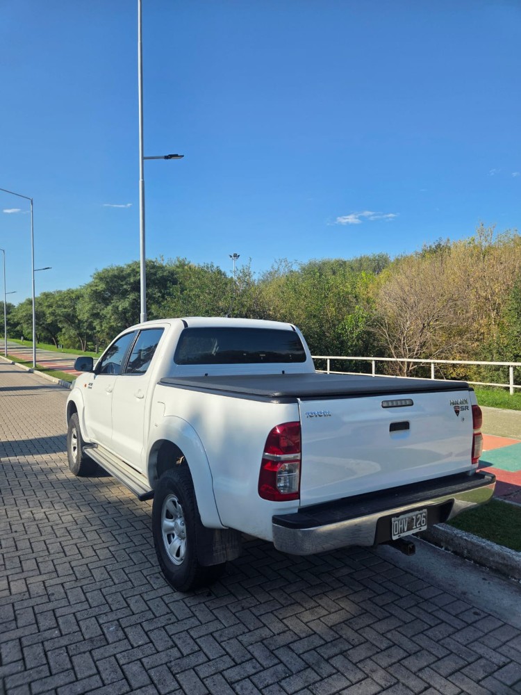Toyota Hilux SR — foto 2