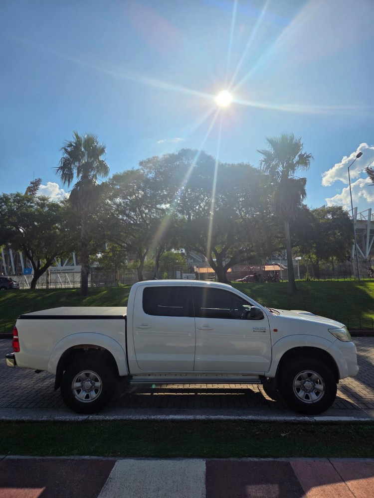 Toyota Hilux SR — foto 5