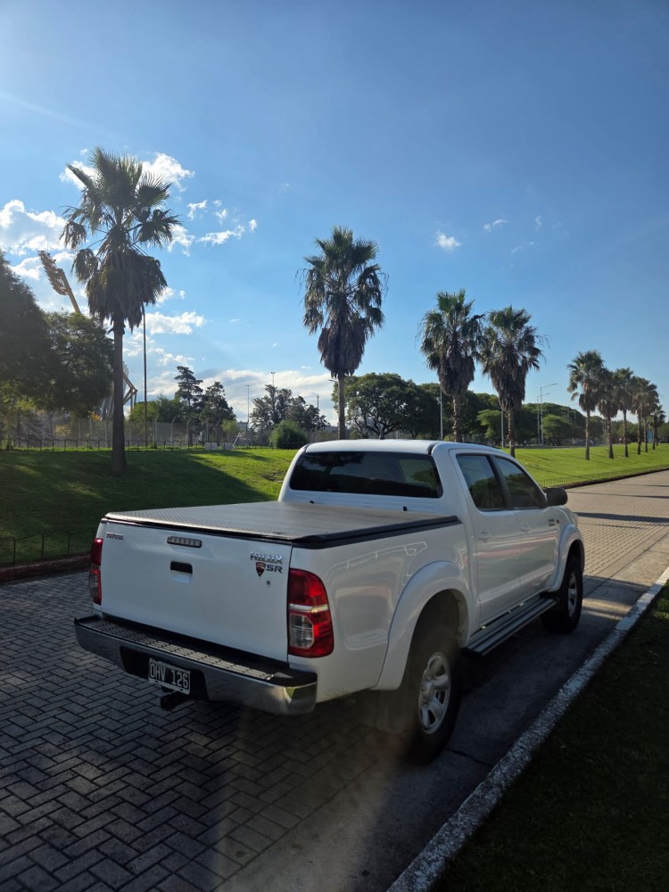 Toyota Hilux SR — foto 6
