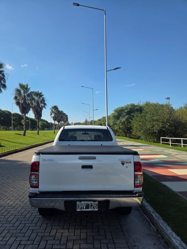 Toyota Hilux SR — foto 7