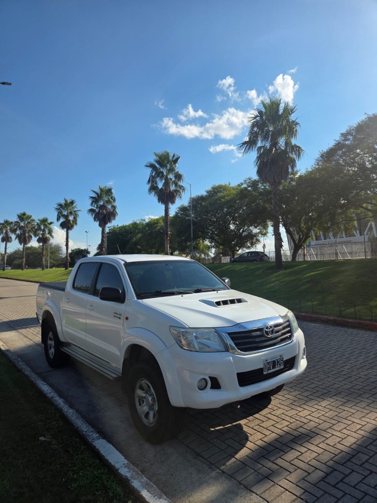 Toyota Hilux SR — foto 8